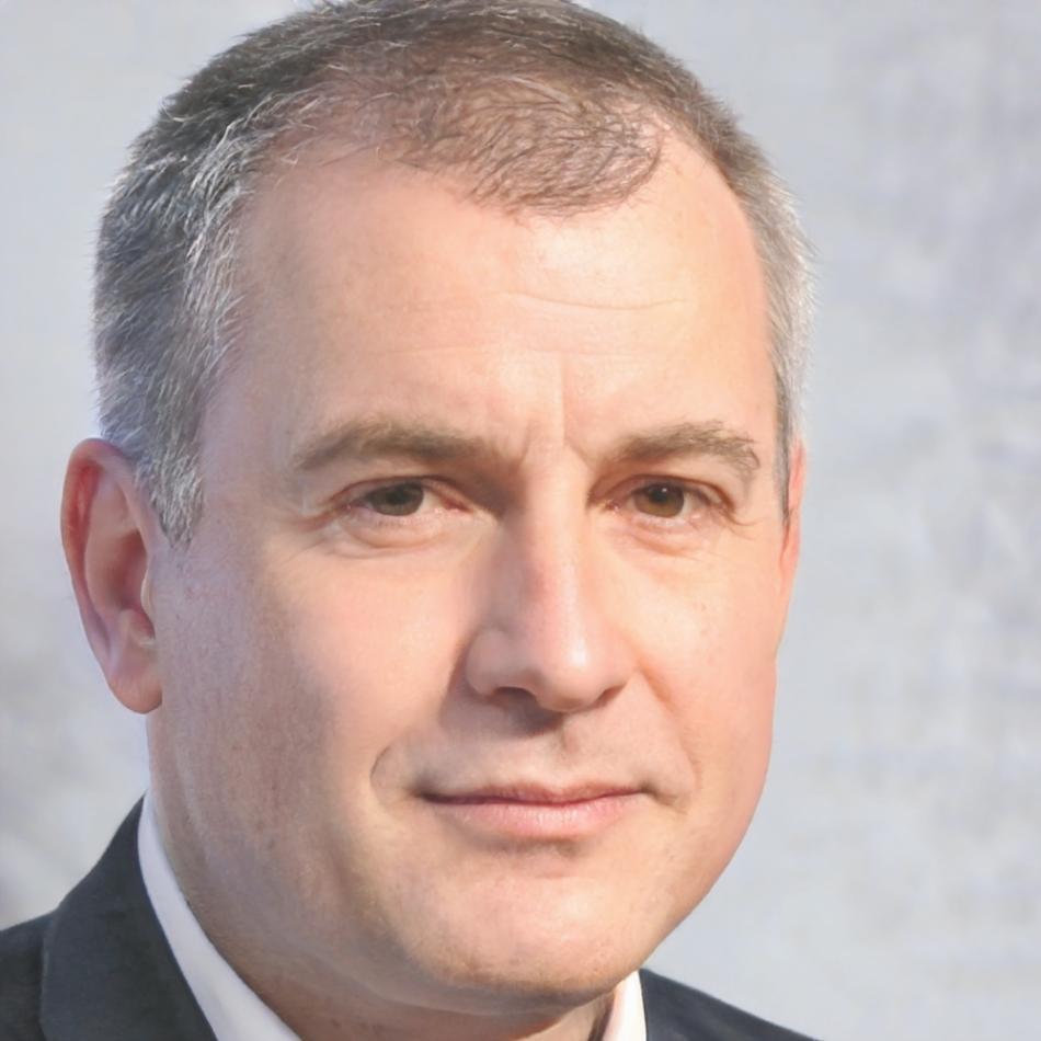 Portrait von Finanzexperte Elias Vukovic